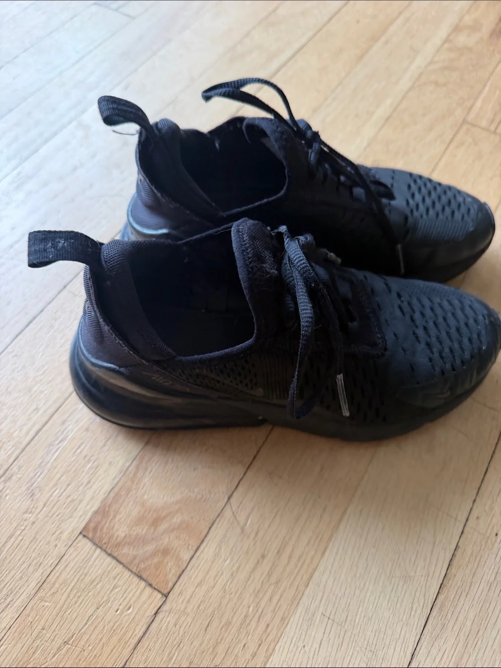 Nike boys size 3.5Y Air Max 270 Triple Black